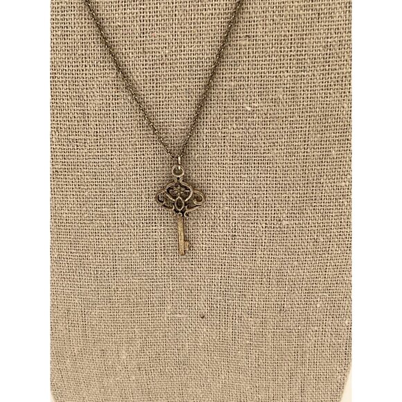 Vintage Gold Tone Key Pendant Necklace Adjustable Chain - Picture 2 of 5